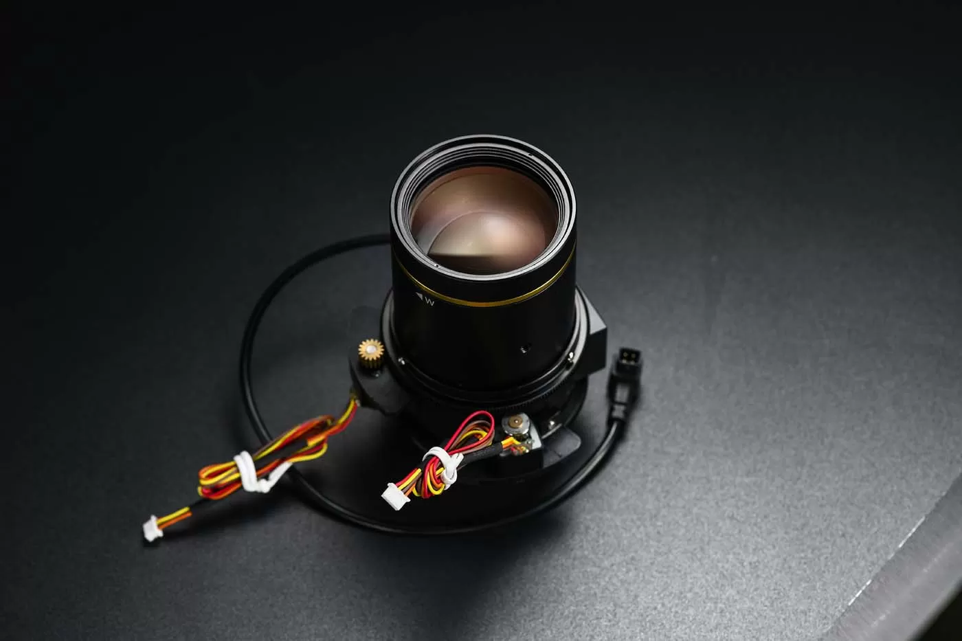 The application of manual lenses for single-lens reflex cameras